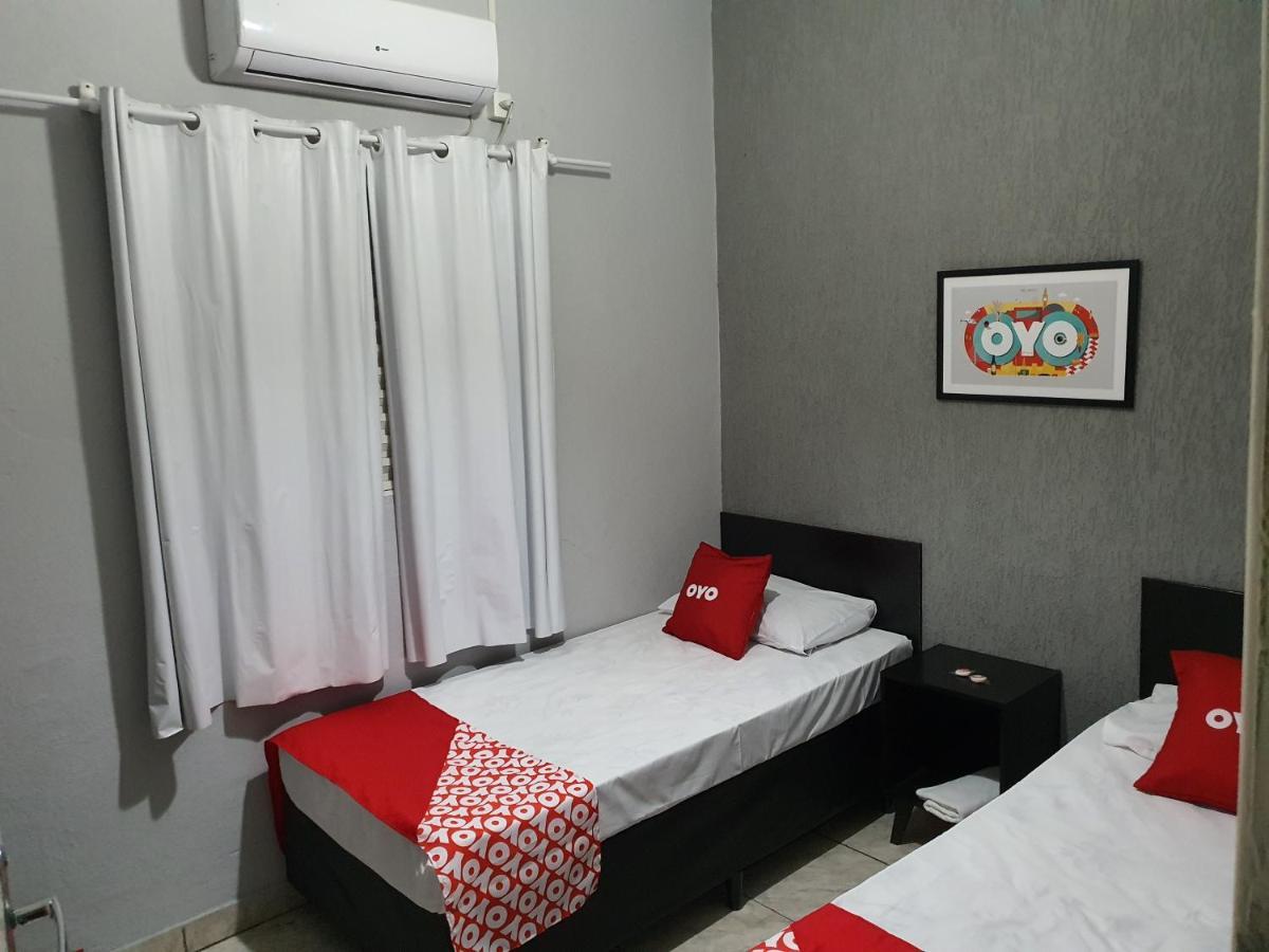 Quarto com 2 Camas de Solteiro